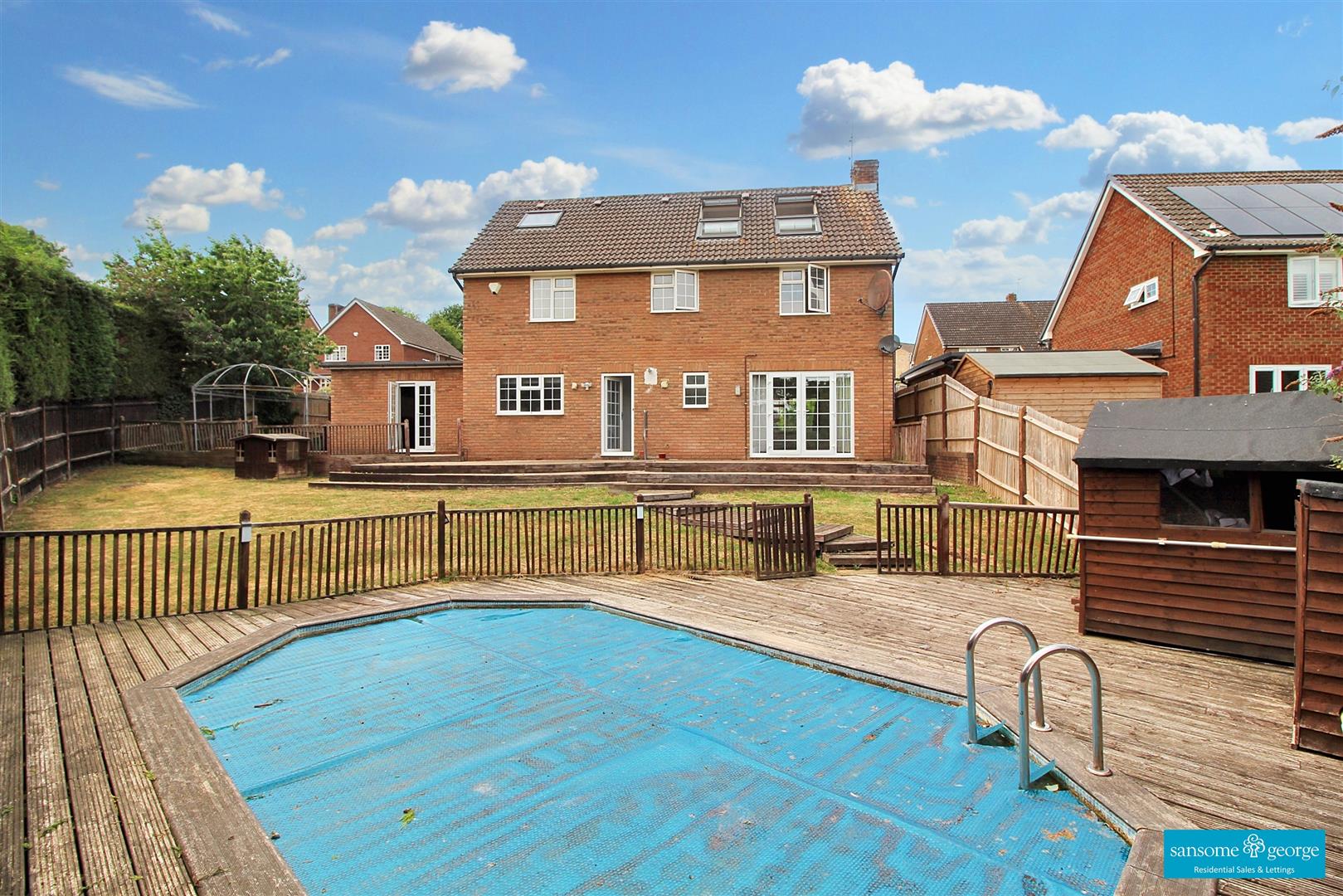 5 bed property in Fairway Avenue, Reading